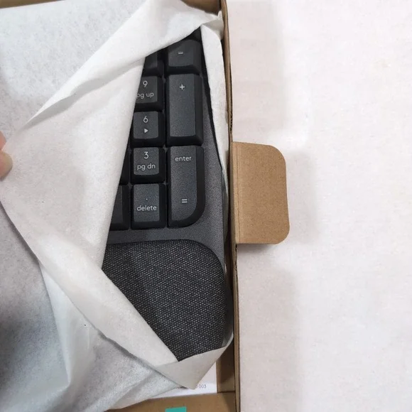 Logitech Wave Keys Wireless Ergonomic Keyboard Graphite YR0096 920-011898 - Picture 4 of 7